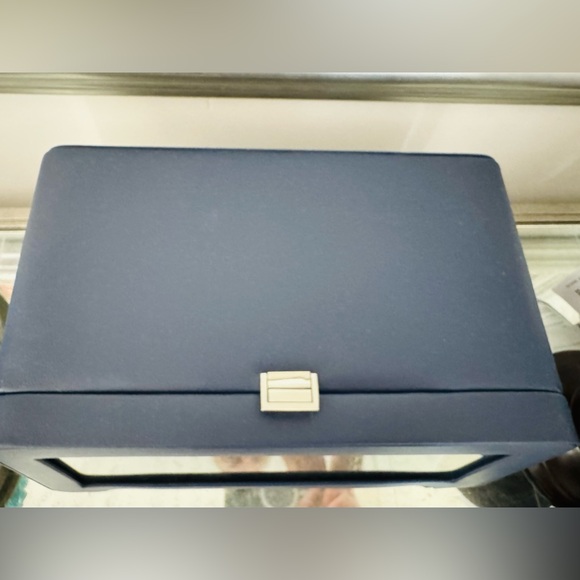 WOLF 1834
Windsor Heritage Double Winder with Cover - Picture 5 of 7